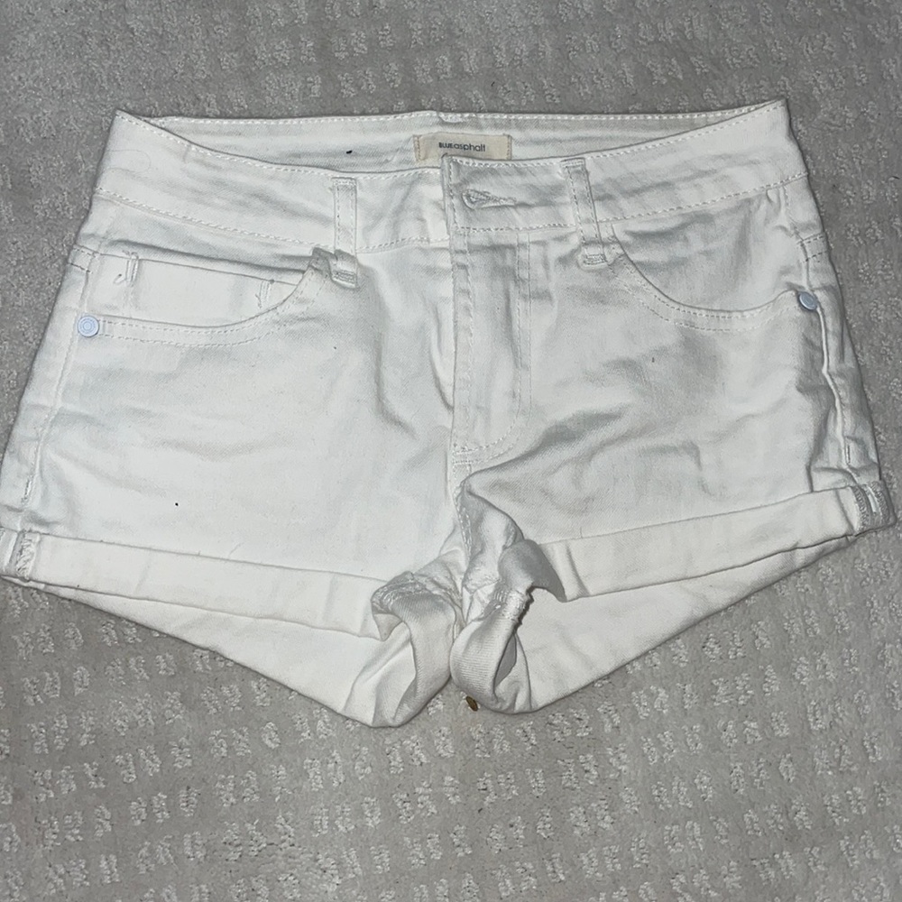 White Jean shorts.Blueasphalt. Size 26